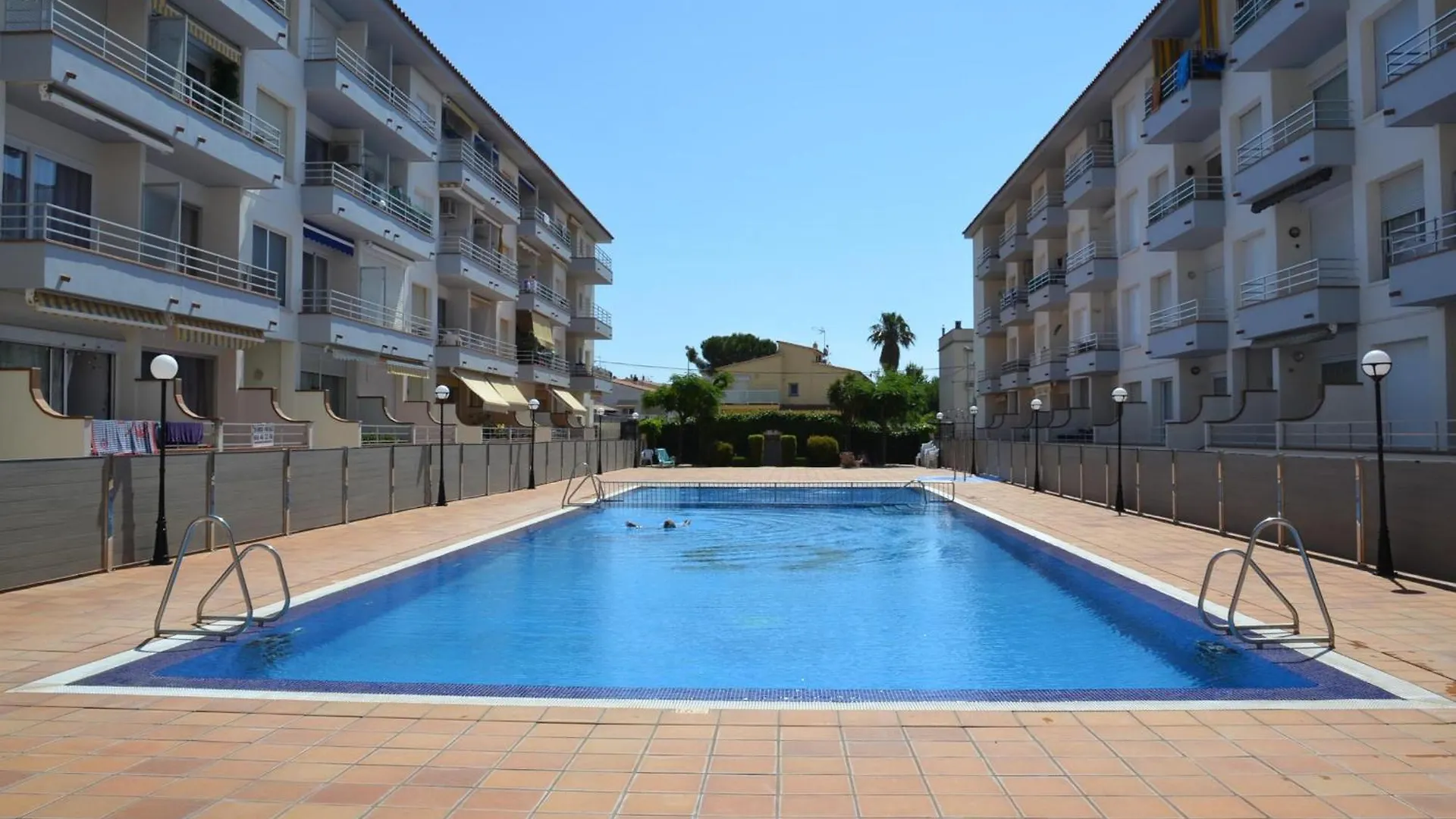 Apartamento Soleado Con Piscina Cerca De La Playa Y Del Centro En L'Estartit - Es-323-18 Apartament
