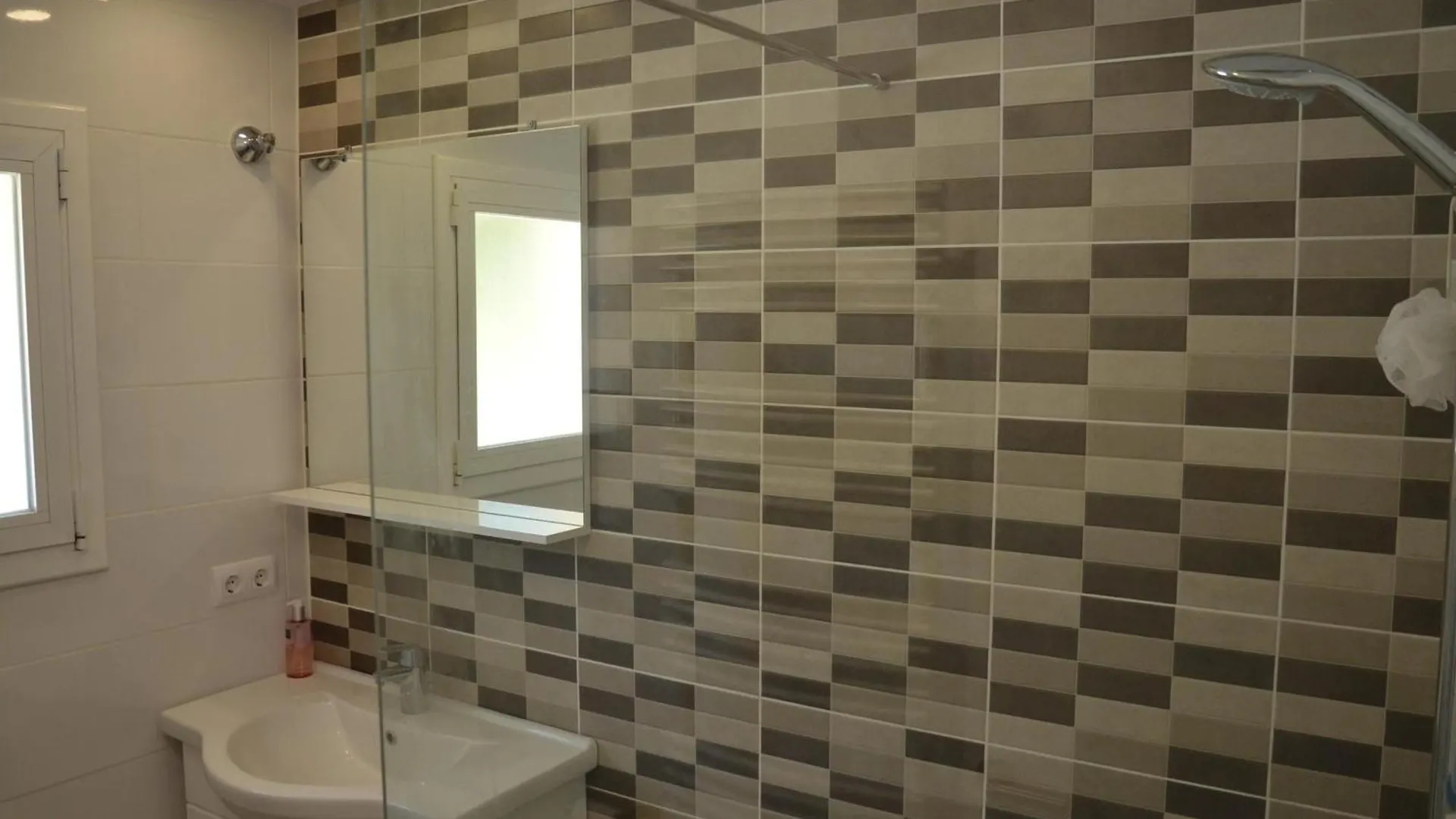 Apartamento Soleado Con Piscina Cerca De La Playa Y Del Centro En L'Estartit - Es-323-18 0*,  Hiszpania